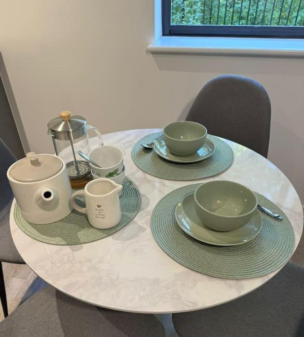 Polly'S Place Apartment Taunton & Free Off Road Parking & Wifi מראה חיצוני תמונה
